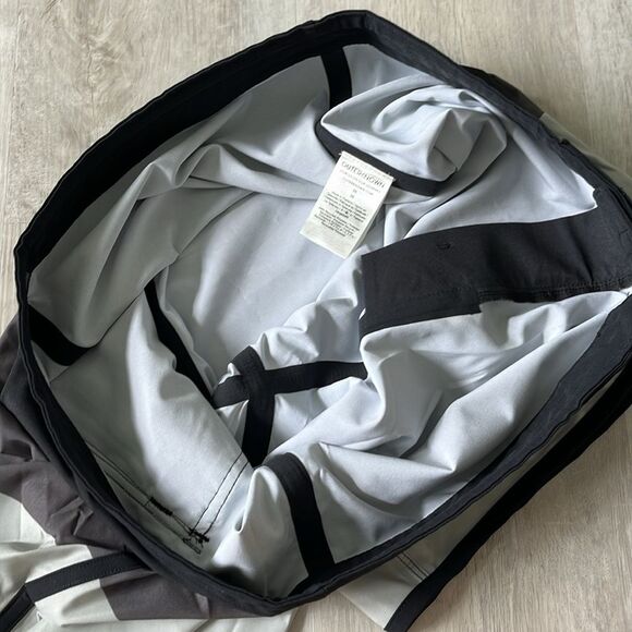 Outerknown Tasty Scallop Mid-Length Swim Shorts Trunks - Men’s Size‎ 36 - Picture 9 of 12